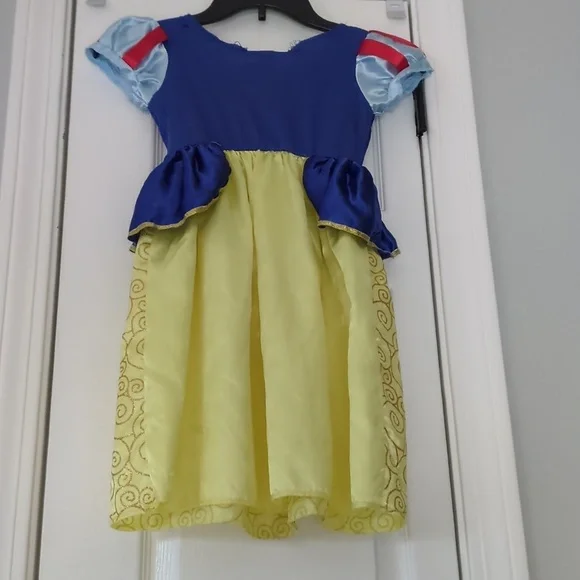 Disneys snow white dress - Picture 4 of 5